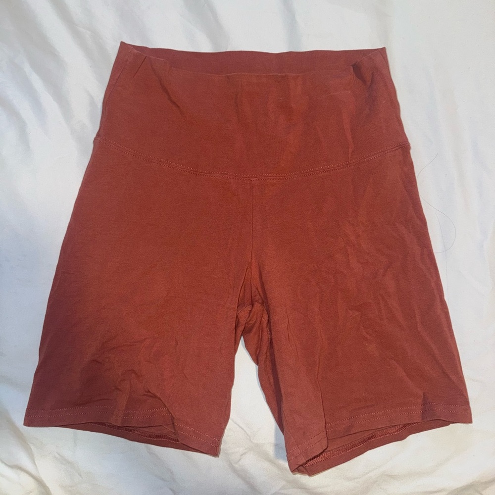 ARITZIA TNA BIKER SHORT - burnt red